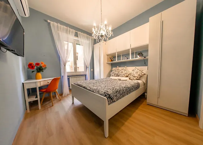 Chic Modern 2-Bedroom Near Metro